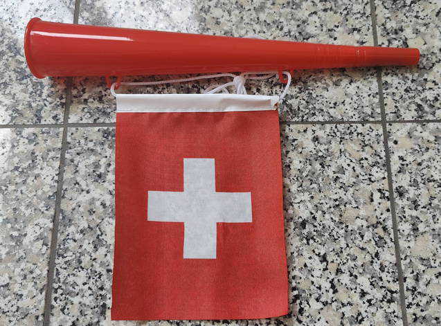 Schweiz Trompete Fantrte Fan Zubehr Fanartikel Accessoires Flagge Fussball Hockey WM EM Support Stadion Hopp Schwiiz Switzerland Gadget